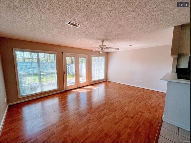 Building Photo - 128 Woodmere Dr