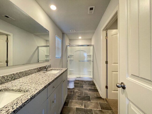 Foto del edificio - BRAND NEW HOME!