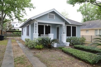 Building Photo - 808 Pecore St