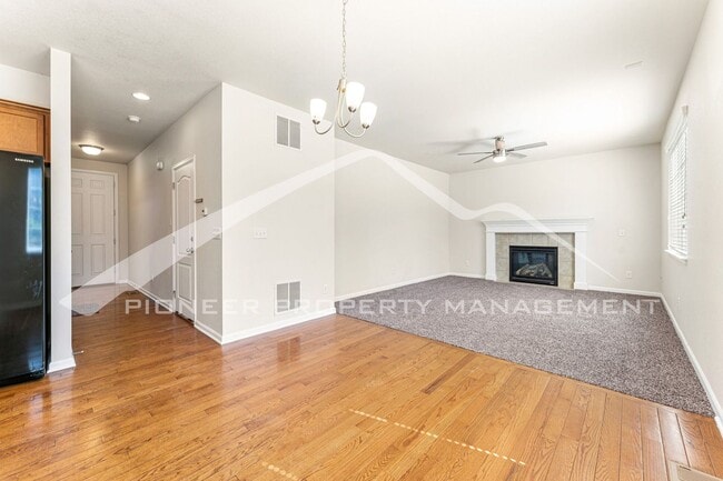 Foto del edificio - Spacious Home with Fenced Yard and Central AC