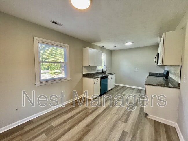 Foto del edificio - 5985 McDonald Rd