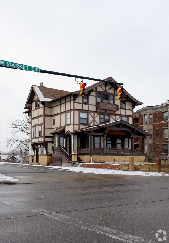 Primary Photo - 258 W Market St