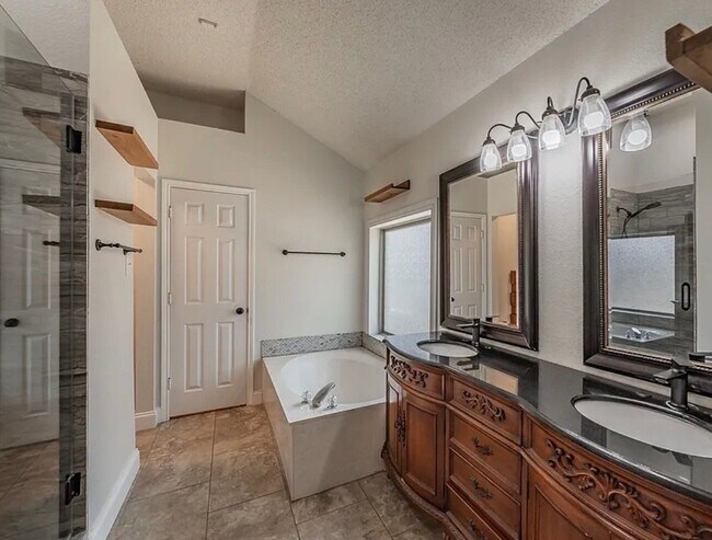 Building Photo - 4809 Summit Cir