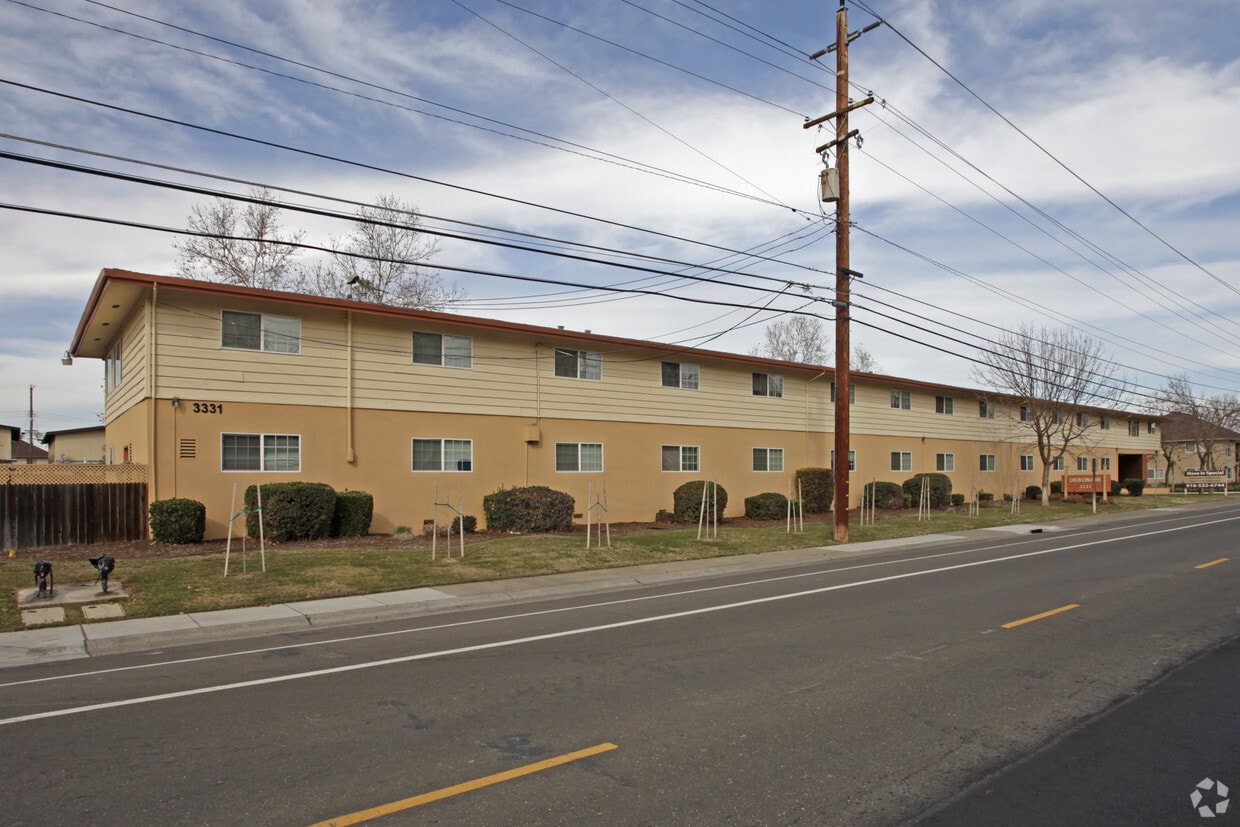 Primary Photo - Debonaire Apartments