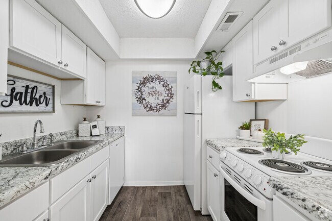 The Norway - 2 habitaciones, 1,5 baños - 850 pies cuadrados - Cocina - Carolina Crossing