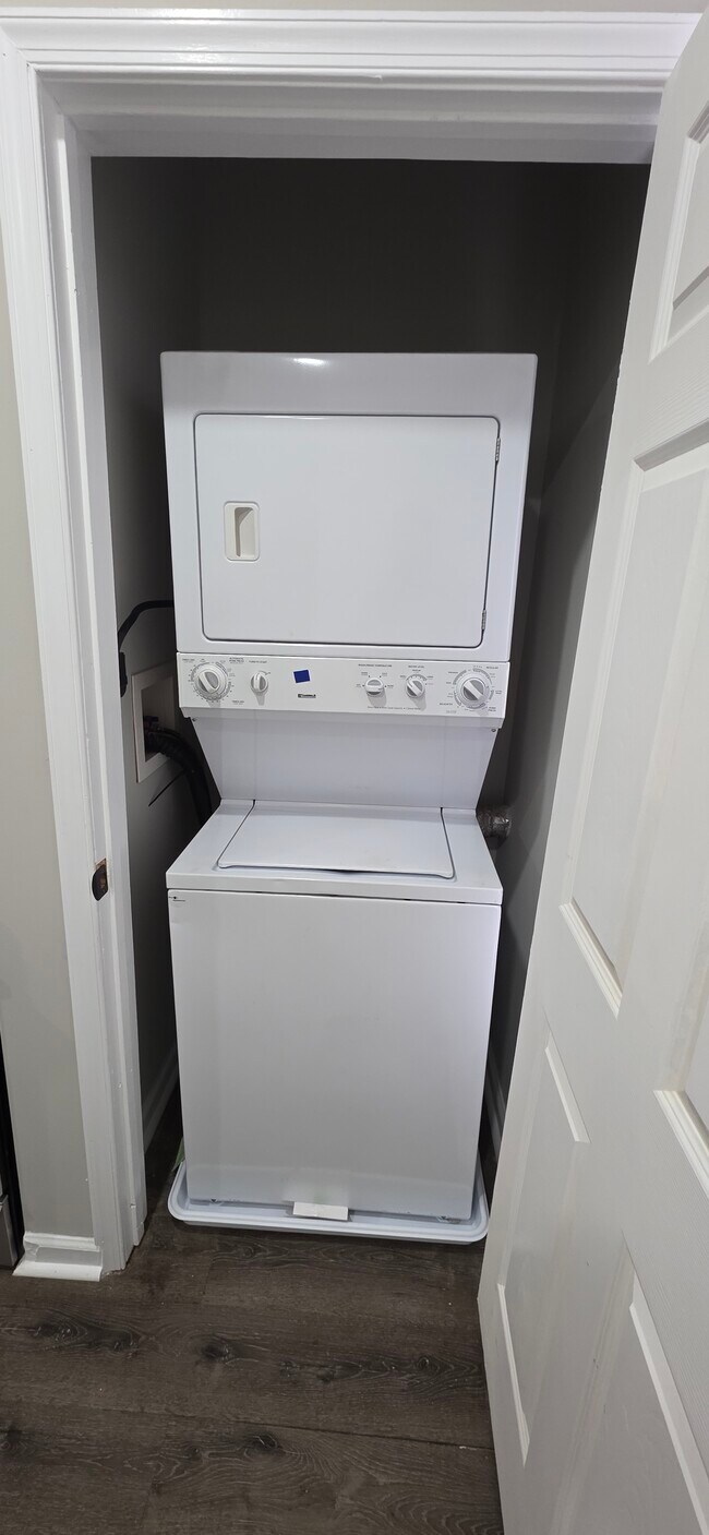 Foto del edificio - 512 N Curley St