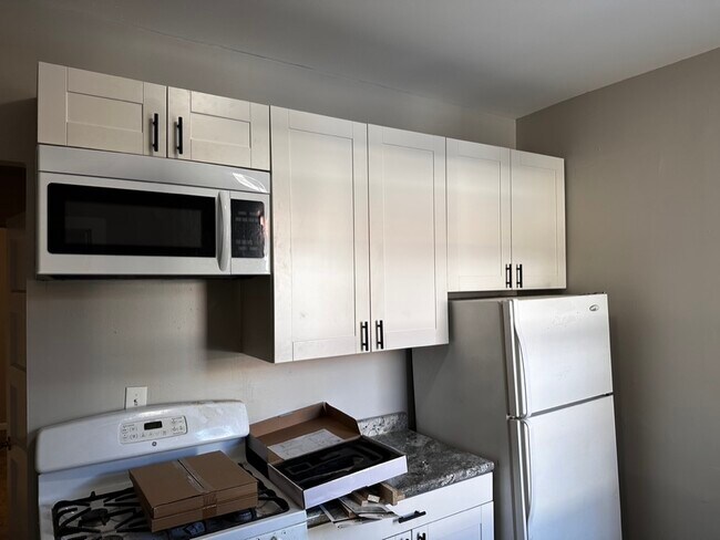 Building Photo - 49 Isabel St W