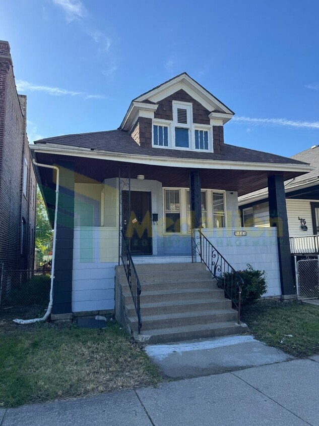 Foto principal - Updated Bungalow - 4Bed - Great location!