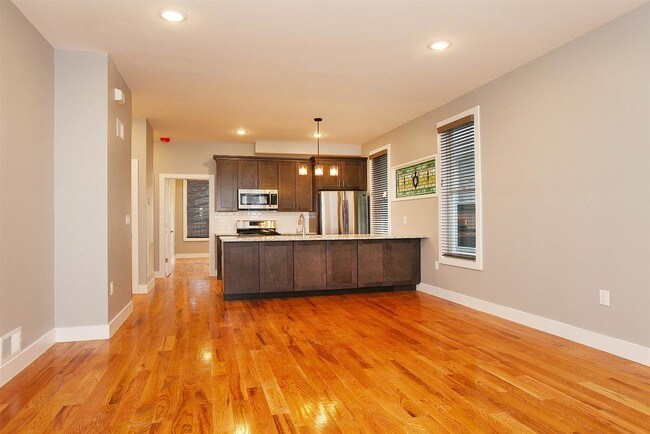 Foto del edificio - 93 Booraem Ave