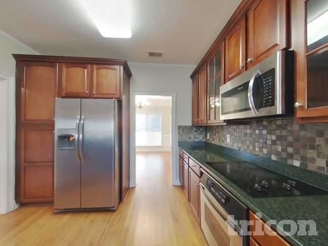 Building Photo - 400 Tomahawk Tr