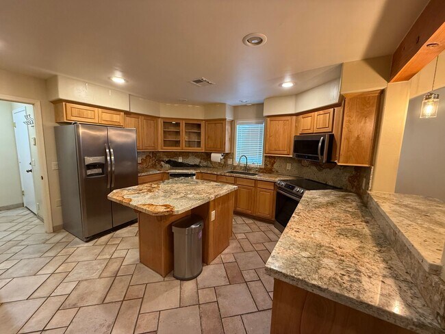 Foto del edificio - Beautiful Sunset Terraces Condo for Rent!