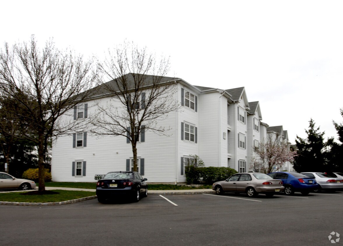 Waterford Apartments in Edison, NJ