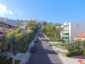 Building Photo - 1112 N Olive Dr