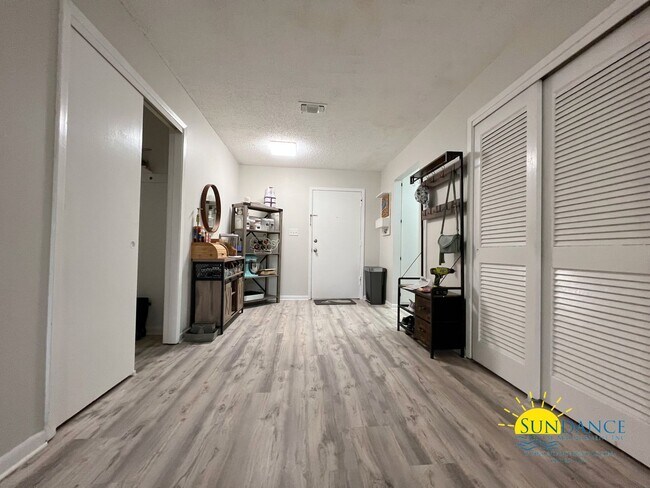 Foto del edificio - Renovated 3 bedroom in Fair Oaks Village o...