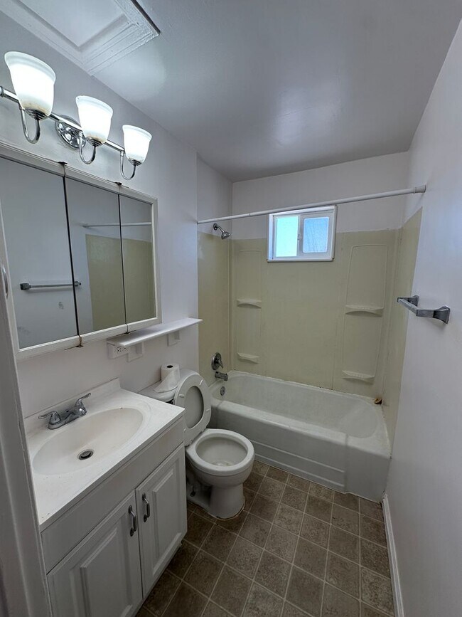 Foto del edificio - Charming Upstairs Apartment