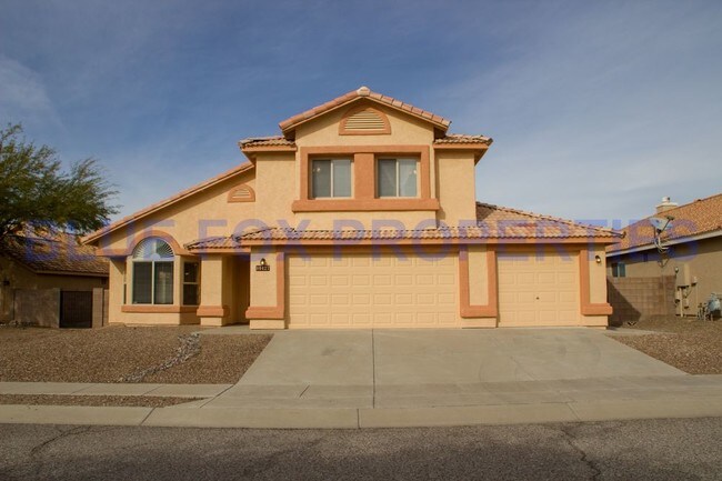 Building Photo - GORGEOUS 5 BED WITH POOL