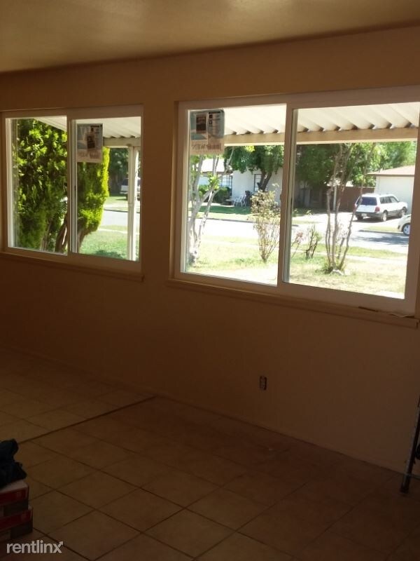 Foto del edificio - 4 br, 2 bath House - 2533 E. Holland Ave.