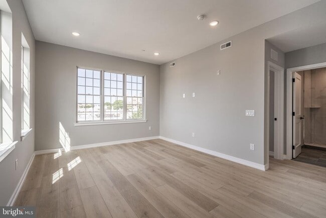 Building Photo - 713 S Mildred St