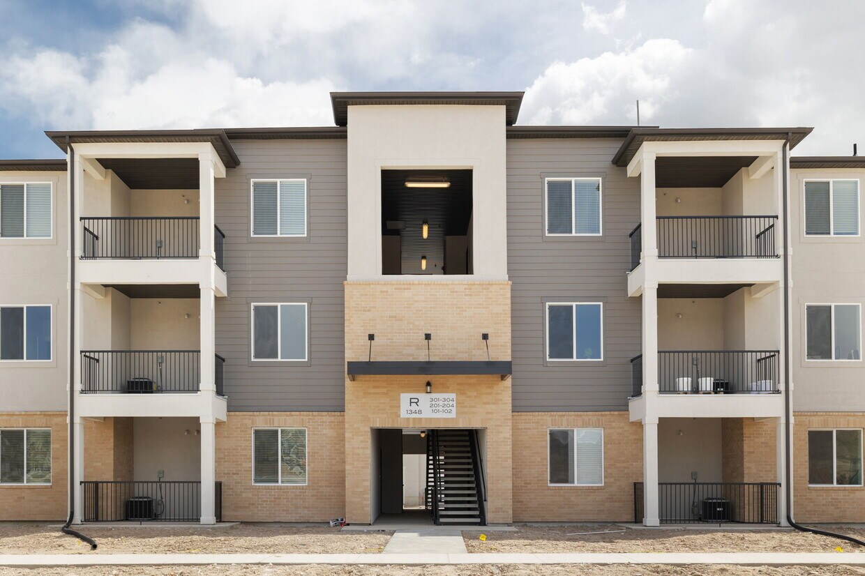 1348 N 3830 W Unit R301, Lehi, UT 84043 Condo for Rent in Lehi, UT