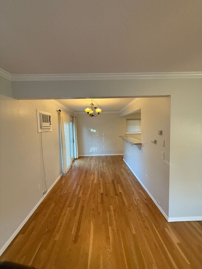 Foto del edificio - Beautiful, well maintained 2 BR/ 1 Bathroo...