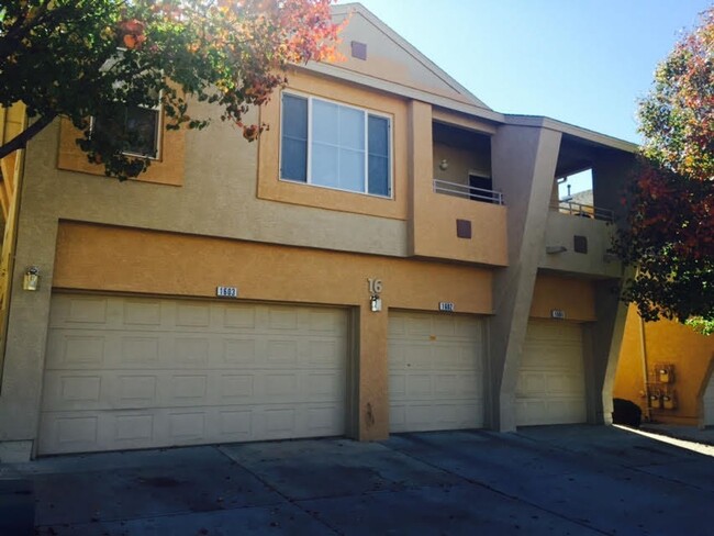 Building Photo - 2 Bedroom 2 Bath in gated community