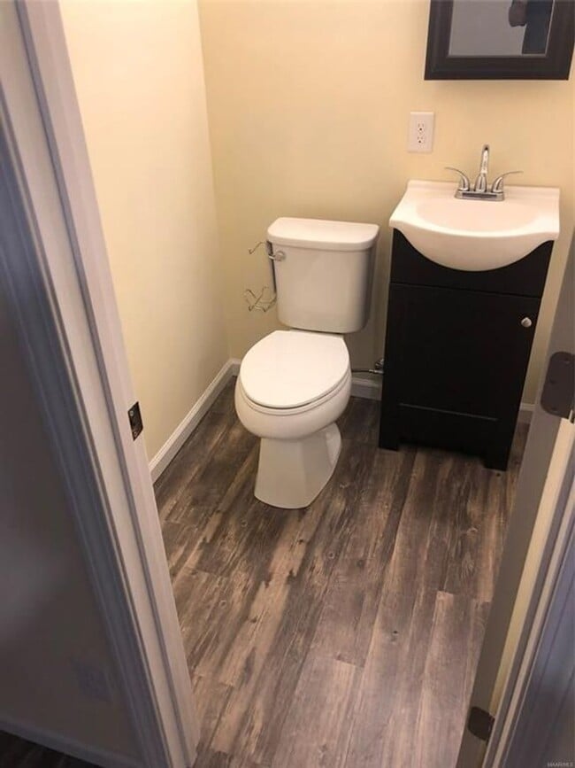 Building Photo - 4 bed 2 bath