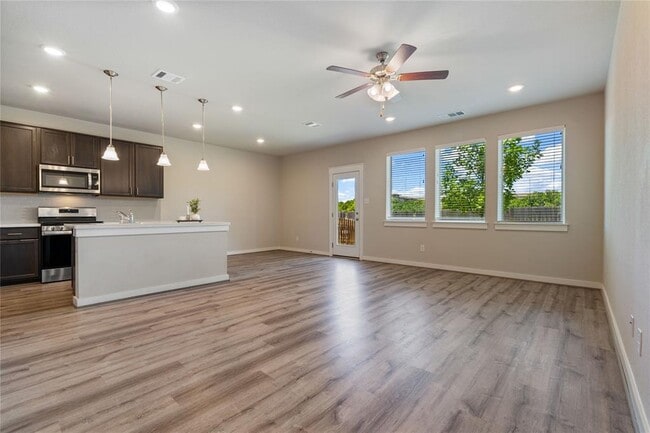 Building Photo - 17402 Bay Skipper Dr