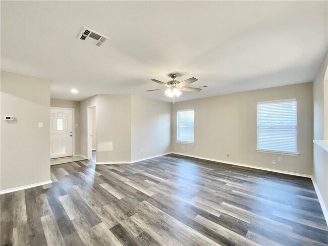Building Photo - 305 Mesa Dr