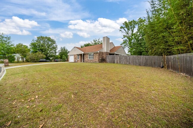 Building Photo - Whitemarsh Island Gem - Charming 3-Bedroom Home on a Corner Lot in Battery Point