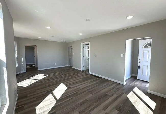 Foto del edificio - Modern Pet-Friendly Home with Fenced Yard in Central Pueblo!