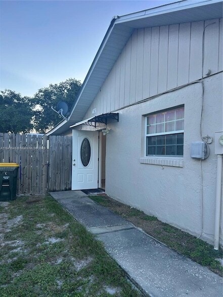 Primary Photo - 4617 Navarre Ave