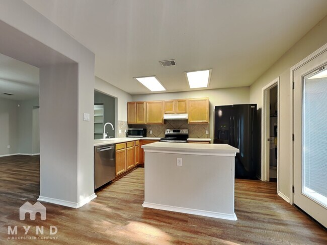 Building Photo - 1001 Apollo Cir