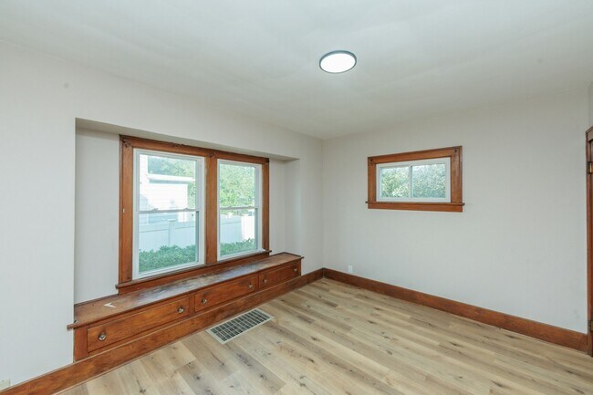 Foto del edificio - 2233 E 33rd St