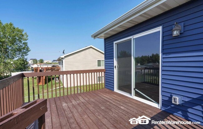 Building Photo - 3832 McIntosh Dr NW