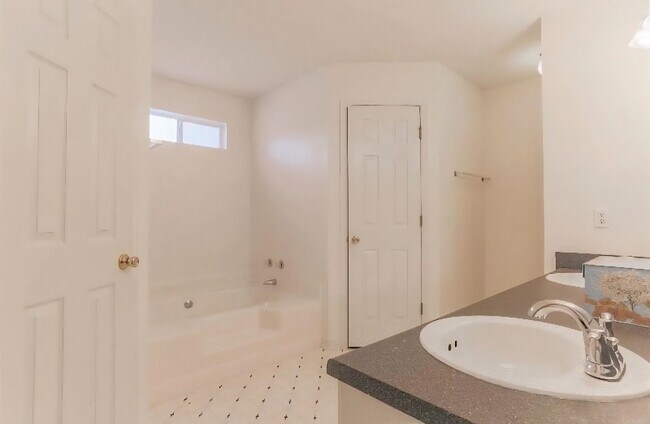 Foto del edificio - 915 Vonna Jo Cir