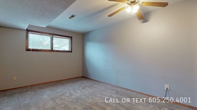 Building Photo - Beautiful 2 Bedroom 1 Bathroom Apartment w...