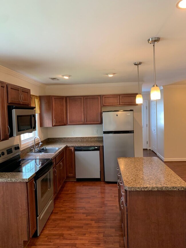 Foto del edificio - Beautiful 2 Bedroom 2 Bath Townhome in Chu...