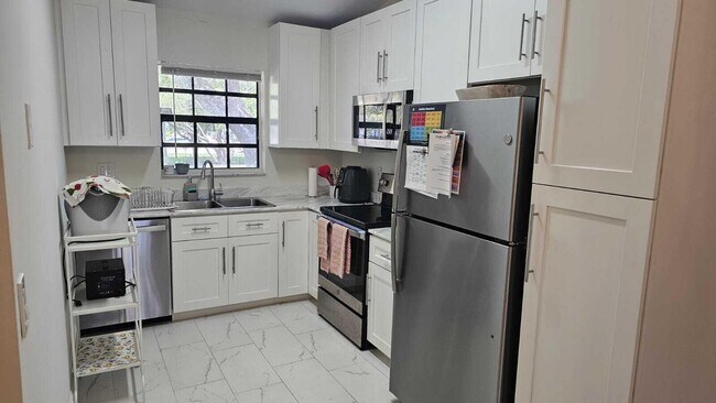 Building Photo - 2950 Olivewood Terrace