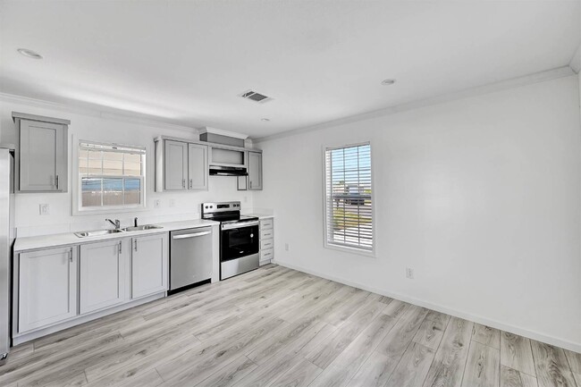 Foto del edificio - 2028 Stewart Rd
