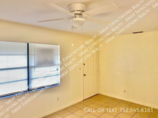 Building Photo - 2009 NE 17th Pl