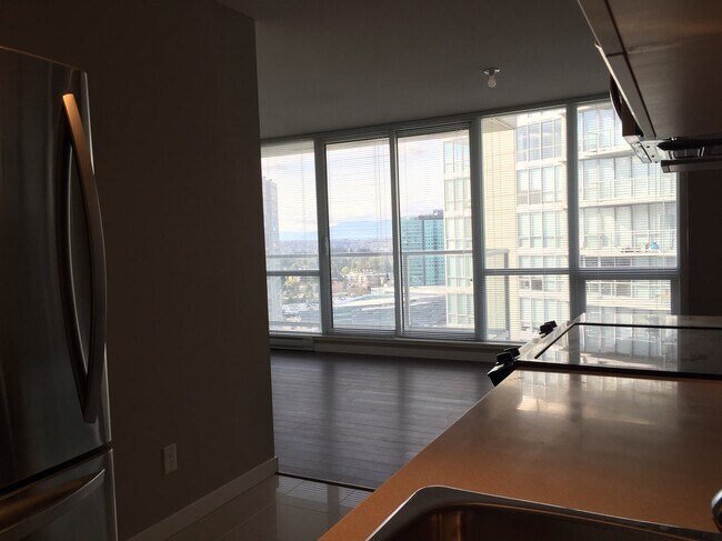 Photo du bâtiment - 1610-13688 100 Avenue