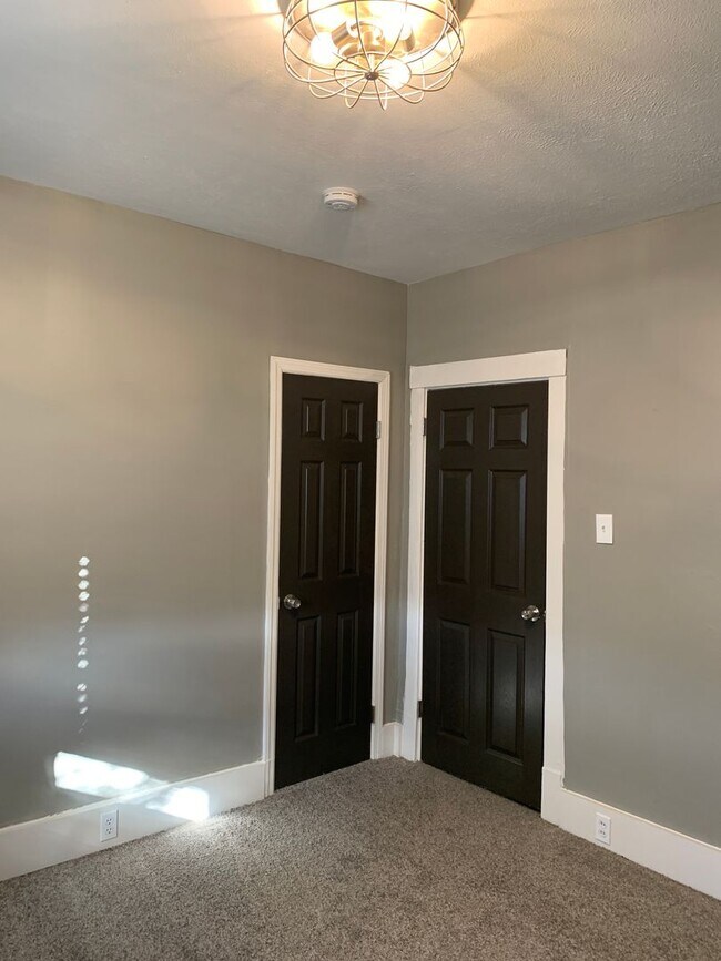 Foto del edificio - 2614 Larkins Wy