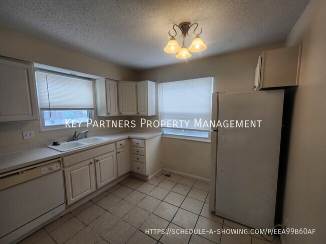 Building Photo - 10707  W 90th Ter