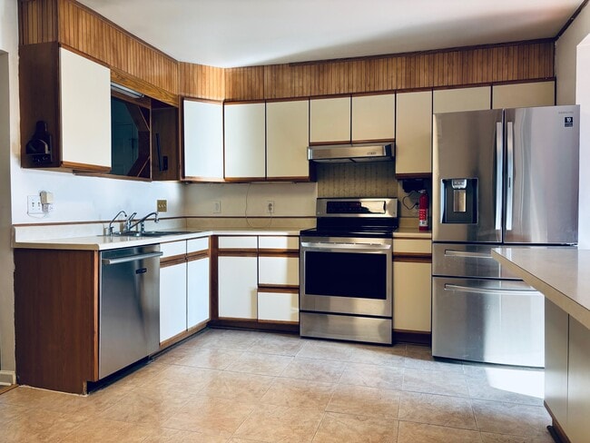 Building Photo - 1202 Yellowstone Dr