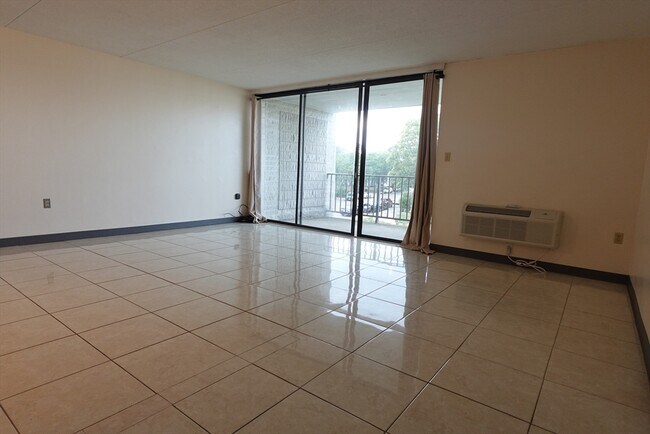 Foto del edificio - 37 Skyline Dr