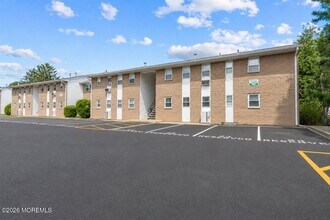 Building Photo - 601 Mistletoe Ave