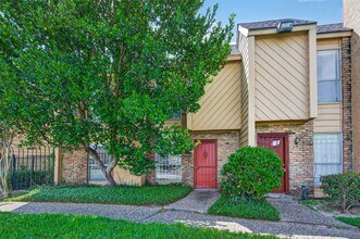 Building Photo - 3303 W Greenridge Dr