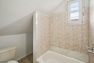 Building Photo - 904 2nd Ave