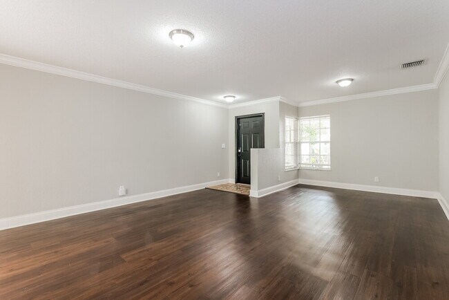 Foto del edificio - 11961 Donlin Dr