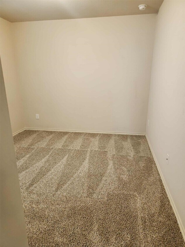 Building Photo - 803 Lovebug Ln